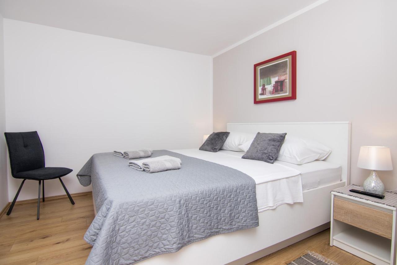 Apartman Mara Krk Town Exterior foto